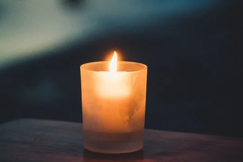 100% Pure Beeswax Candle With Organic Hemp Wick